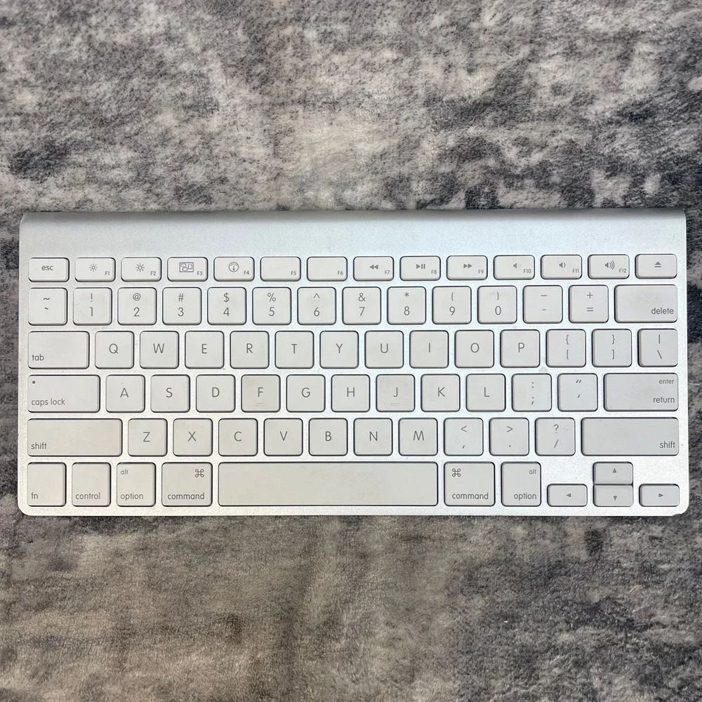 Apple Wireless Keyboard A1314 Bluetooth Aluminum Silver White Mac iPad‎ Genuine
